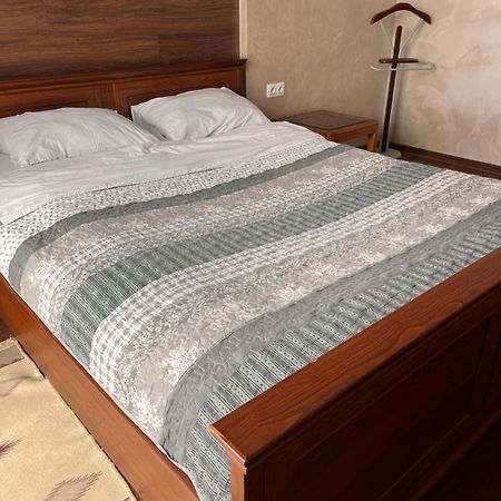 Lutsk, Double-Room Apartments エクステリア 写真